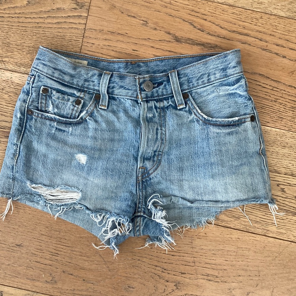 Size 24 Levi’s cut off shorts